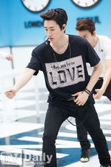 组图：SJ-M与MBLAQ等热唱《MCD》 2NE1夺冠