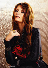 高清组图：米莎-巴顿登杂志封面