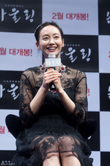 高清图：韩星宋康昊李娜英新片《howling》宣传