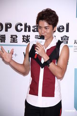 组图：吴克群承认与阿娇合作 盼媒体勿二度伤害她