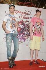 组图：美式摇滚潮牌进军新北市 王思平率男模群走秀