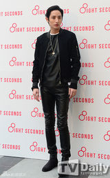 组图：T-ara孝敏孙丹菲等助阵潮牌开业礼