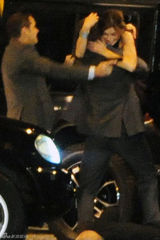 组图：《杰克-莱恩》片场 奈特莉与派恩亲密对戏