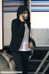 组图：《欢乐合唱团》探班 主演僵尸妆备唱“颤栗”