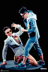 组图：陈伟霆MV寓意爱情需努力争取 施展慢动作格斗