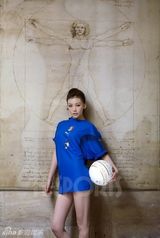 幻灯集： 巩新亮世界杯大片  被赞“最美足球宝贝”