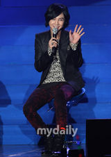 幻灯图：张根锡首尔举行粉丝见面会气氛火爆