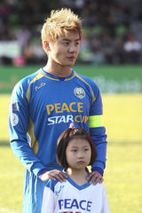 高清组图：JYJ金俊秀带队比赛 球场卖力最终胜出