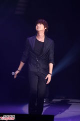 组图：韩星申彗星台湾大秀“骑马舞”