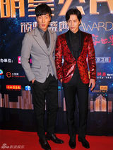 组图：明星公民颁奖星光熠熠 张亮黄晓明等出席