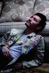 组图：耿乐华丽写真登封面 优雅绅士笑看人生