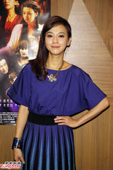 组图：陈意涵出席活动自嘲金马红毯礼服尺度小