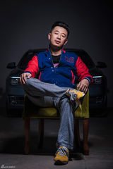 组图：黄海波绅士写真 内敛稳重展熟男魅力