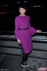 组图：胡杏儿胡定欣与民众跨年 深情献唱