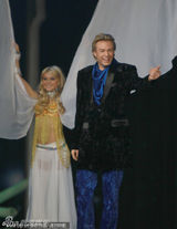 组图：董文华安徽春晚再唱祝福新歌 毛阿敏气场十足