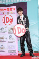 组图：萧敬腾为流浪猫狗证婚 爱猫成痴领养四只