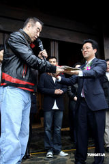 幻灯图：陈凯歌率《赵氏孤儿》进驻春秋战国城