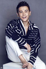 组图：孙坚全新帅萌写真阳光精致