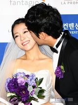 组图：韩星尹熙锡结婚 李善均尹胜雅到场祝贺