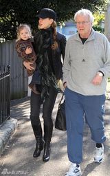 幻灯图集：妮可-基德曼带女儿回澳大利亚