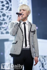 组图:金宇彬告别MCD 泰妍钟铉对唱GirlsDay夺冠