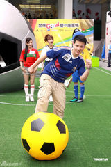 幻灯图：江若琳变身足球宝贝 否认与陈键锋交往