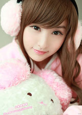 幻灯图集：小龙女彤彤冬日写真 粉嫩装扮可爱