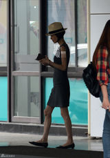 组图：陈鲁豫与新男友恋情继续 密会约饭