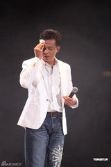 组图：汪明荃助阵关菊英演唱会 黄日华陈豪献唱