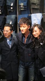 组图：贾乃亮助阵国际潮牌展男神魅力