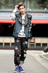 组图：TimeZ韩国街拍 展帅气青春活力