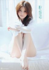 高清图：日本人气模特佐佐木希性感写真秀乳沟