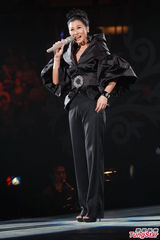 组图：叶倩文一家三口合唱 林青霞素颜到场欣赏