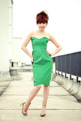 组图：陈美行春之精灵写真曝光 低胸裸肩极致美艳