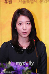 组图：朴信惠朱相旭当选大钟电影节形象大使