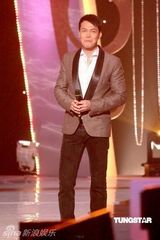 幻灯图：胡杏儿肉色束腰示人 似真空上阵极度抢镜