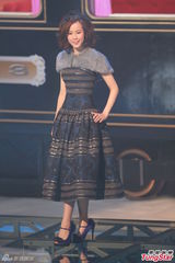 组图：港姐欧式复古礼服亮相 急智环节各显神通