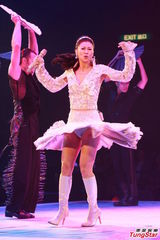 组图：叶倩文一家三口合唱 林青霞素颜到场欣赏