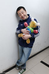 组图：明星微博晒与“环保熊”合照 宣传环保理念