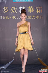 组图：昆凌紧黏王阳明不怕周董吃醋