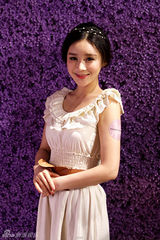 组图：袁姗姗人气爆棚上海走秀引围观