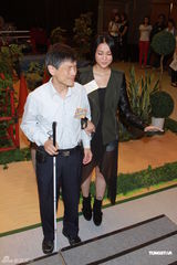 组图：谢安琪称婆婆沟通无代沟 罗霖中秋做慈善