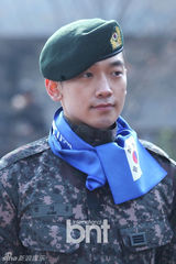 组图：韩星Rain军装帅气亮相爱国竞走大赛