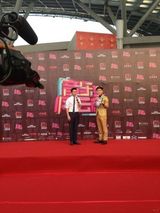 组图：韩庚白衬衣帅气亮相 入围风云榜6提名