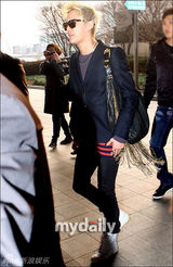 组图：JYJ从南美返回韩国 朴有天奔赴父亲灵堂