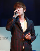 高清图：韩星张根硕韩孝珠等出席活动 休闲装扮亮相