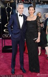 组图：《林肯》丹尼尔-戴-路易斯携妻亮相红毯