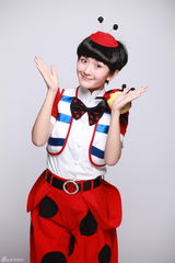 组图：何炅谢娜再现大风车经典 蔡妍模仿李玟