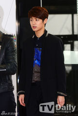 组图：少女时代IU助阵《冠军秀》百回纪念直播