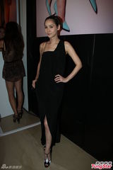 组图：徐濠萦染金发亮相称陈奕迅不刻意减肥